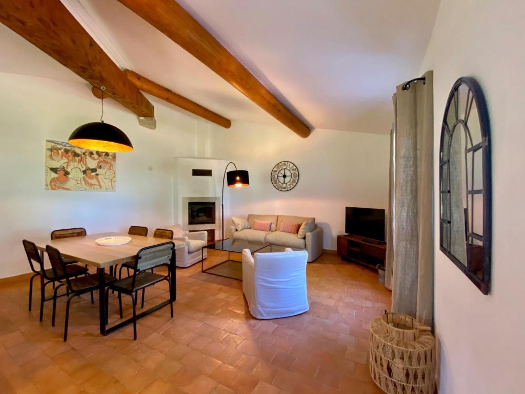 Maisons de vacances Domaine Perréal Les Gîtes Lieu-dit Les Boussicaux 84490 Gargas