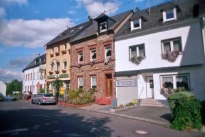 Maisons de vacances Ferienanlage - Am Moselufer Moselstraße 9-11 54536 Kövenig Rhénanie-Palatinat