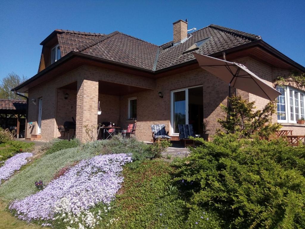 Ferienhaus Belle - FEWO Rose Seestrasse 11d, 19386 Daschow