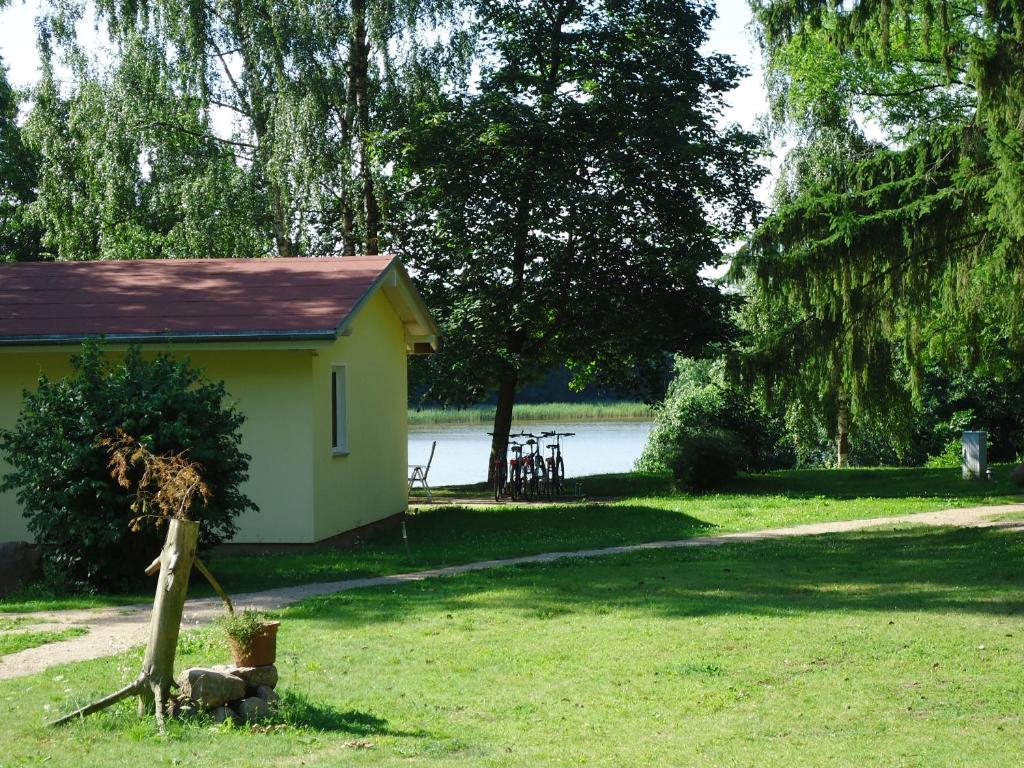 Ferienhäuser Seewiesen Dorfstraße 9, 18276 Reimershagen