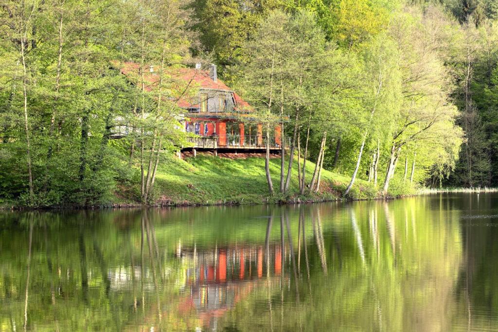 Maisons de vacances Ferienwohnungen & Campingfässer am Kunstteich Am Kunstteich 1 06526 Wettelrode