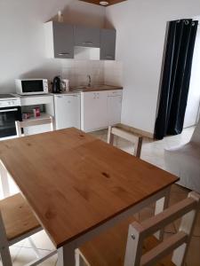 Maisons de vacances Giropode, maisonnette 36m2, 1/5 pers, cour fermée. Rez de Chaussée 1 Route d'Avanton, logement B 86360 Chasseneuil-du-Poitou -1