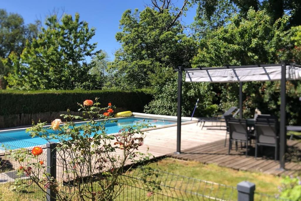 Maisons de vacances Gîte de charme en Dordogne avec Piscine chauffée Les Valades 24630 Jumilhac-le-Grand