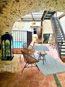 GITE DE GROUPE de charme 18p 9ch 450m2 PISCINE INTERIEURE CHAUFFEE