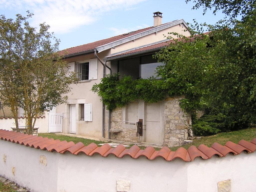 Maisons de vacances Gite de l'Ancheronne 4 Rue des Rochettes 39240 Lavans-sur-Valouse