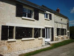 Gite Maison de campagne 86120-22 couchages