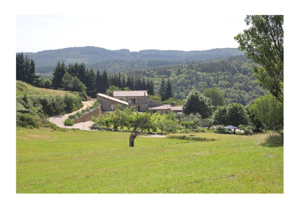 Maisons de vacances Gites de l'alouette Chante Alouette 07440 Boffres