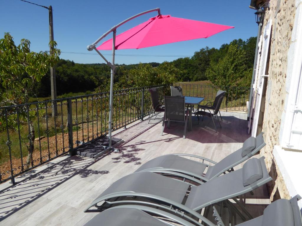 Maisons de vacances Gîtes de Pouzelande Lieu Dit Pouzelande 24660 Notre-Dame-de-Sanilhac
