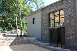 Maisons de vacances Gîtes Domaine de la Barnerie 170, Montée de la Barnerie 07120 Saint Alban Auriolles Rhône-Alpes