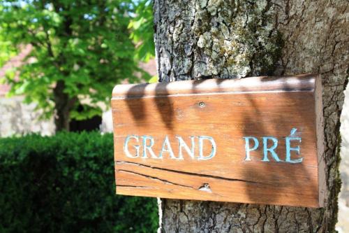Gîtes Grand Pré ! et la Roulotte de Roquecor