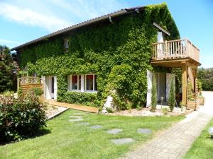 Maisons de vacances Gîtes La Ferme et la Bergerie de Monseignon 230 route de Plante-Monseignon 40240 Saint-Julien-dʼArmagnac Aquitaine