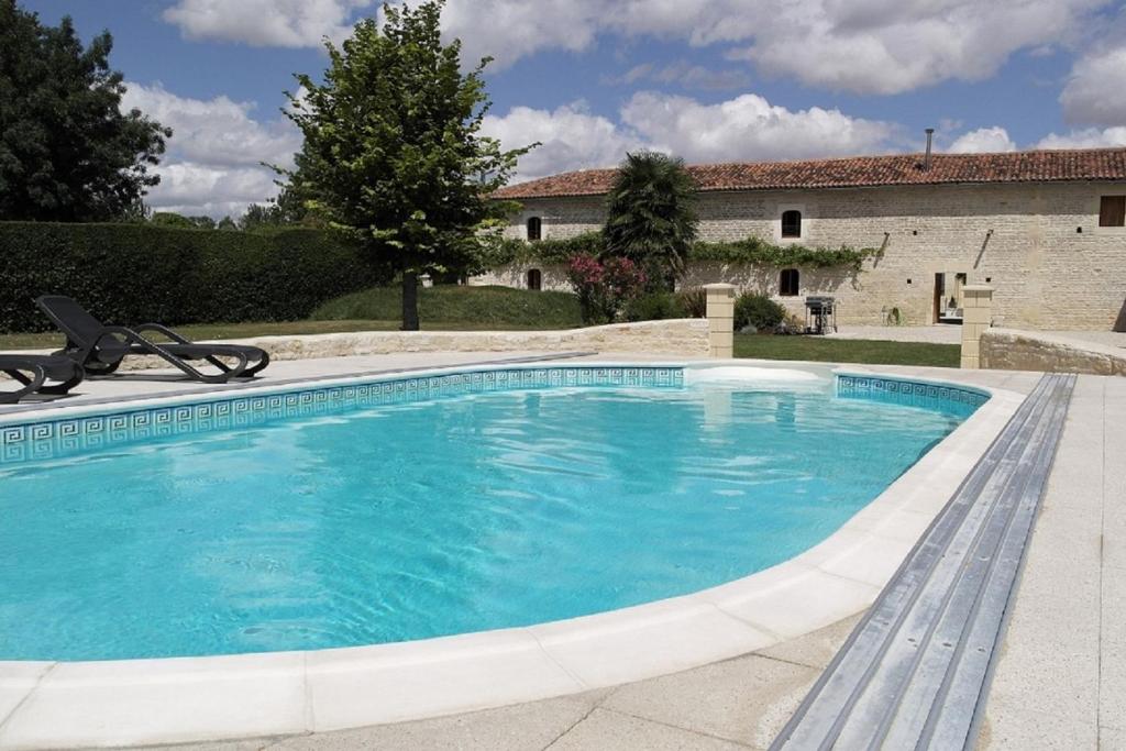 Maisons de vacances Gites Les Grandes Ecures Les Grandes Ecures 47 Rue du Petit Pont 17160 Mons