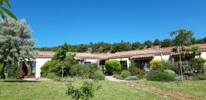 Maisons de vacances gîtes \ Les Sarreilles 11300 Tourreilles Languedoc-Roussillon