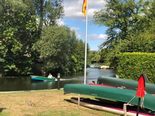 Haus Brückenkopf Ferienhäuser und Ferienwohnungen direkt am Wasser
