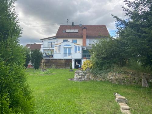 Haus mit großem Garten