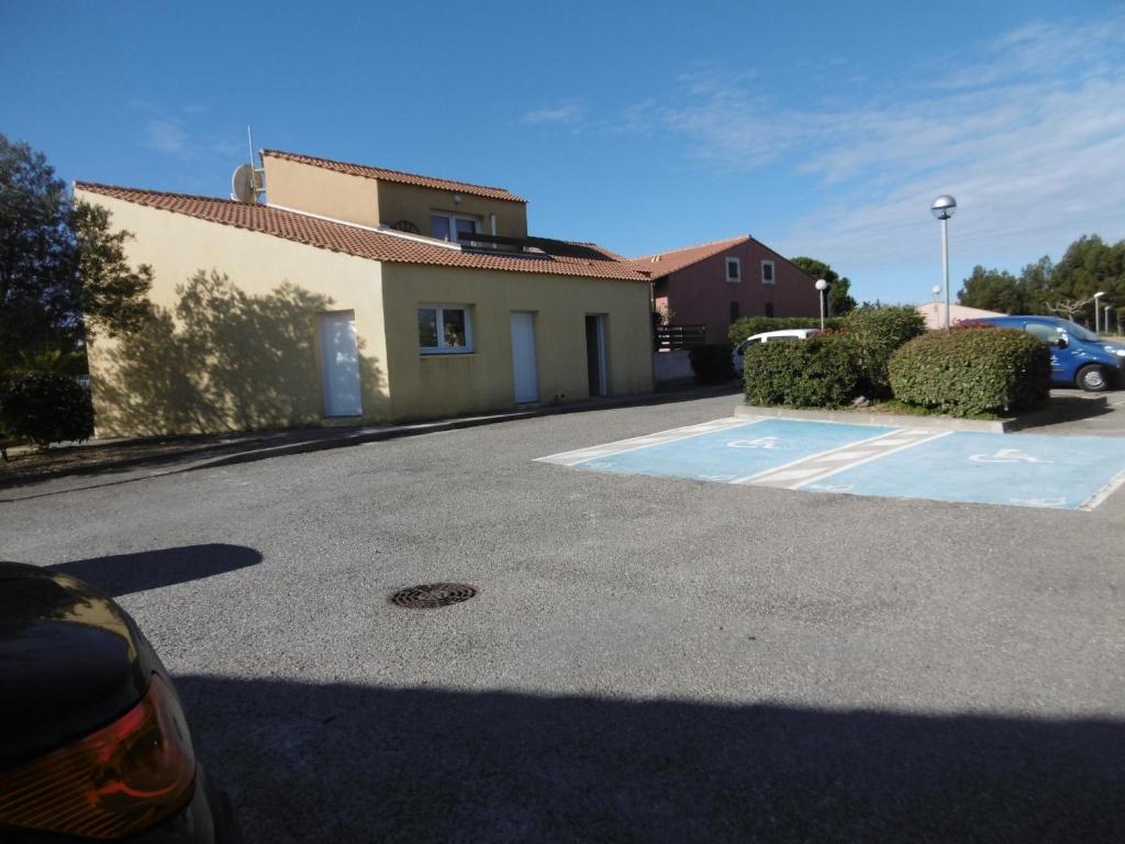 Holidayland Résidence Beau Soleil villa 5 couchages avec piscine Avenue de la Falaise, 11100 Narbonne-Plage
