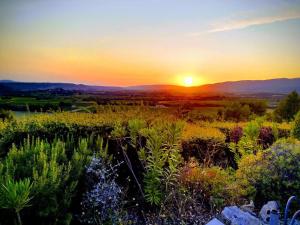 Maisons de vacances L'Oustaou du Luberon et SPA La Tuiliére Bp11 84530 Villelaure Provence-Alpes-Côte d\'Azur