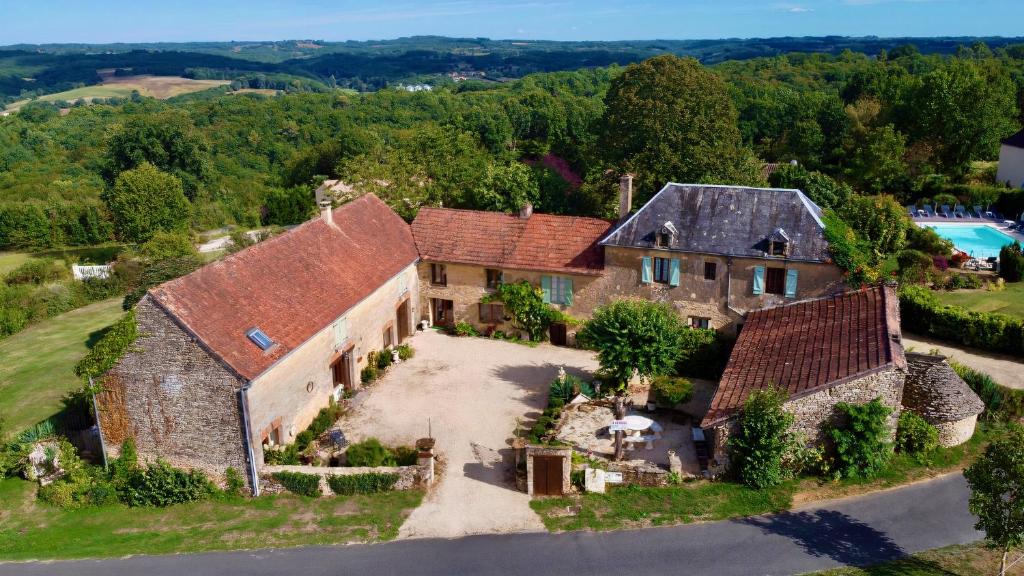 La Vieille Ferme: superbe complexe de 3 gîtes en pierre avec Piscine au coeur du Périgord Noir LA DOINIE, 24590 Saint-Geniès