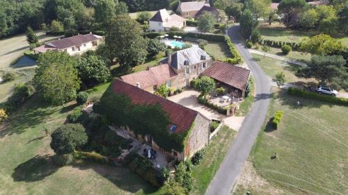 La Vieille Ferme: superbe complexe de 3 gîtes en pierre avec Piscine au coeur du Périgord Noir