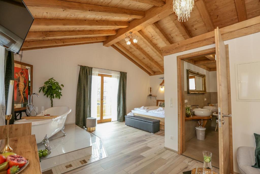 Maisons de vacances Landhaus Wiesner ab 7 bis 10 April MIT FRÜHSTÜCK von 8 bis 9 Uhr Trinis 2 83700 Rottach-Egern