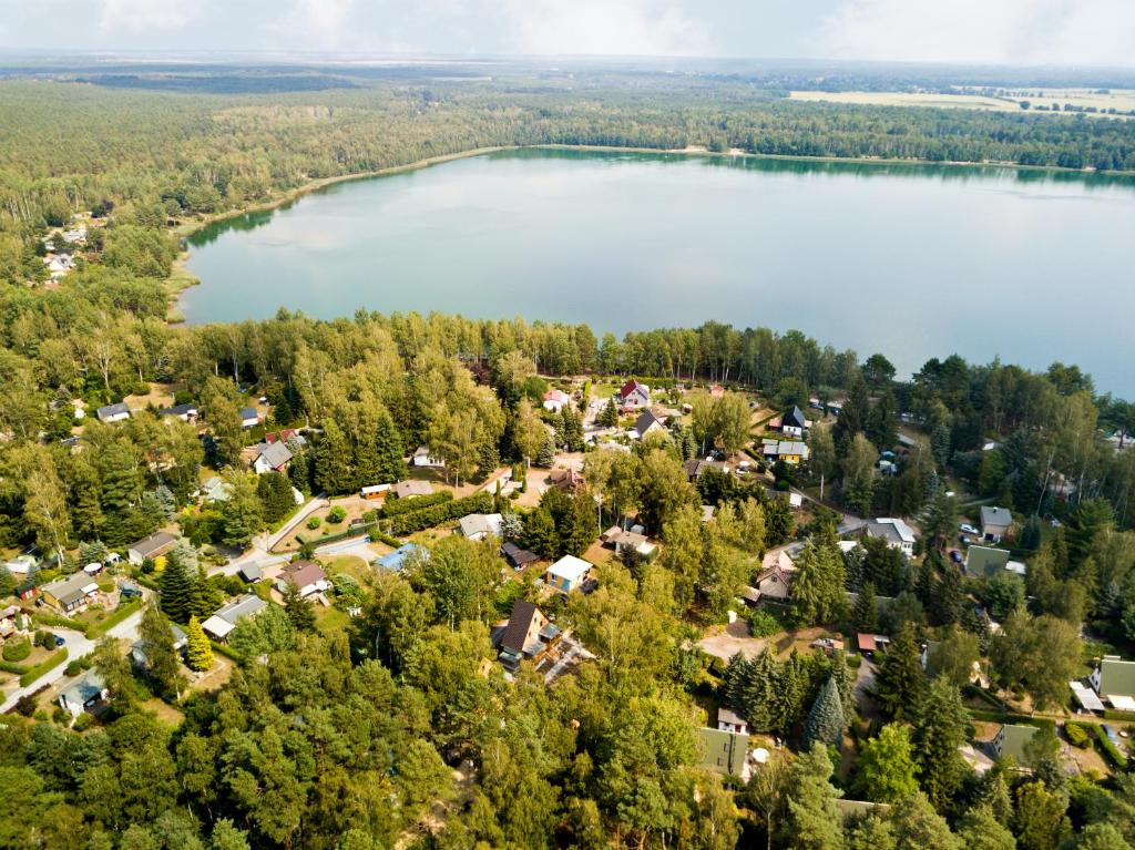 lauch3 - Ferienhäuser am See Lauchstraße, 03238 Staupitz