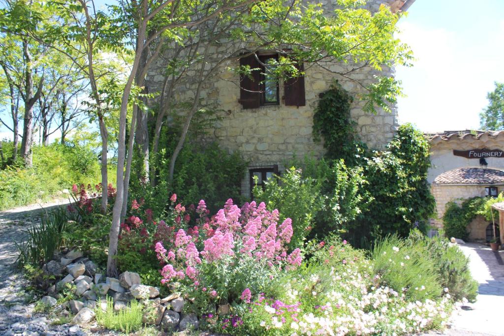 Maisons de vacances Le Mas de Fournery Quartier Fournery 07170 Villeneuve-de-Berg