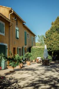 Maisons de vacances Le Mas de Trévouse 3268 Route de Trévouse 84320 Saint-Saturnin-lès-Avignon Provence-Alpes-Côte d\'Azur