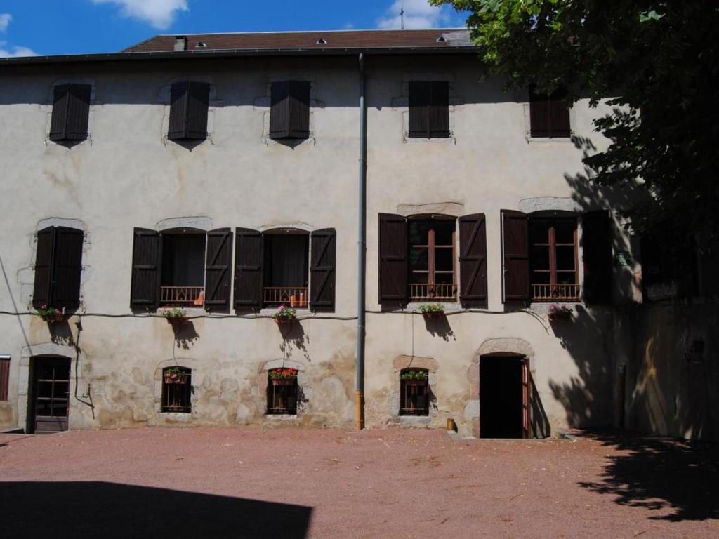 Le Moulin Etourneau - 3 gîtes avec piscines 17500 Champagnac