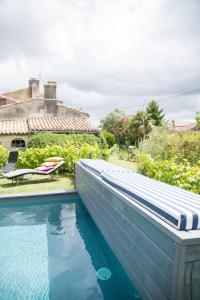 Maisons de vacances Le Pain de Lune Gîte et Chambre d'hôtes avec Piscine 6  le Pain de Sucre 33710 Bourg Aquitaine