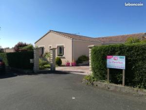 Le Pavachon 2 logements séparéments de 2 à 5 couchages, piscine familiale chauffée, 3 min du Puy du Fou Les Epesses