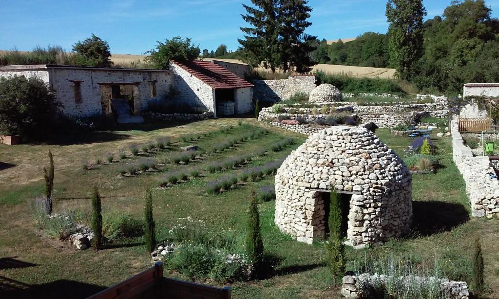 Maisons de vacances Les Bories en Champagne 4 lieu dit coupigny 02330 Montlevon