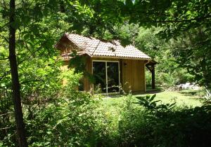 Maisons de vacances Les Cabanes de Rouffignac La Cabane La Croix de Ruchal 24580 Rouffignac-Saint-Cernin-de-Reilhac Aquitaine