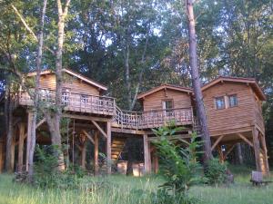 Maisons de vacances Les Cabanes du Tertre La Faurie 24480 Urval Aquitaine