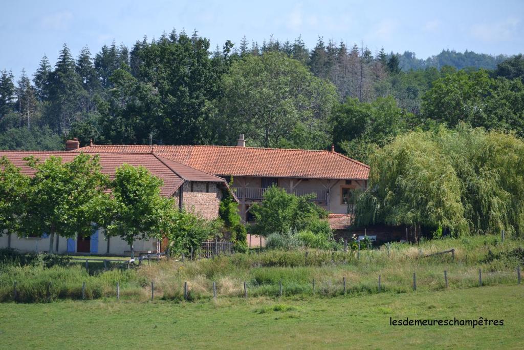 Les demeures champêtres 359 chemin de Cuinzier ( Lieu-dit Vivi), 42460 Jarnosse