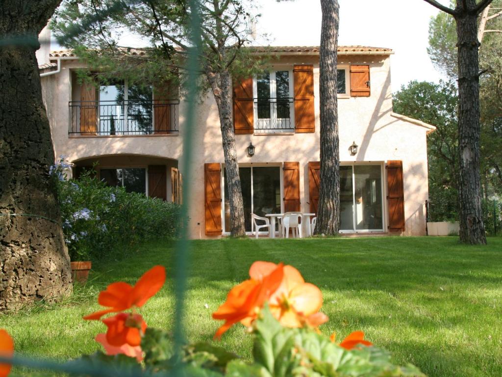 Maisons de vacances Location Villa et Studios Roquebrune-sur-Argens 1241 Route de Marchandises 83520 Roquebrune-sur Argens