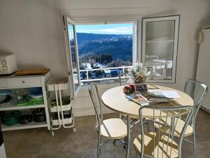 Maison avec 2 chambres est un Gîte Brugière et maison une chambre est une chambre d'hôtes