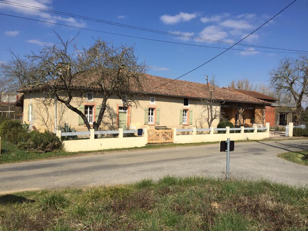 Maisons de vacances Maison Dufraing - Anan Village de devant la Save 31230 Anan