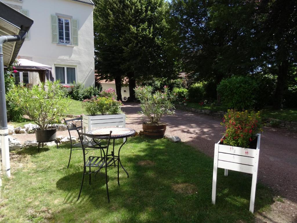 Maisons de vacances Maison Gille 87 Rue Henri Challand 21700 Nuits-Saint-Georges