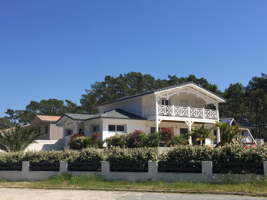 MAISON LA BURELIERE - holiday home for families, groups, couples 53120 Gorron