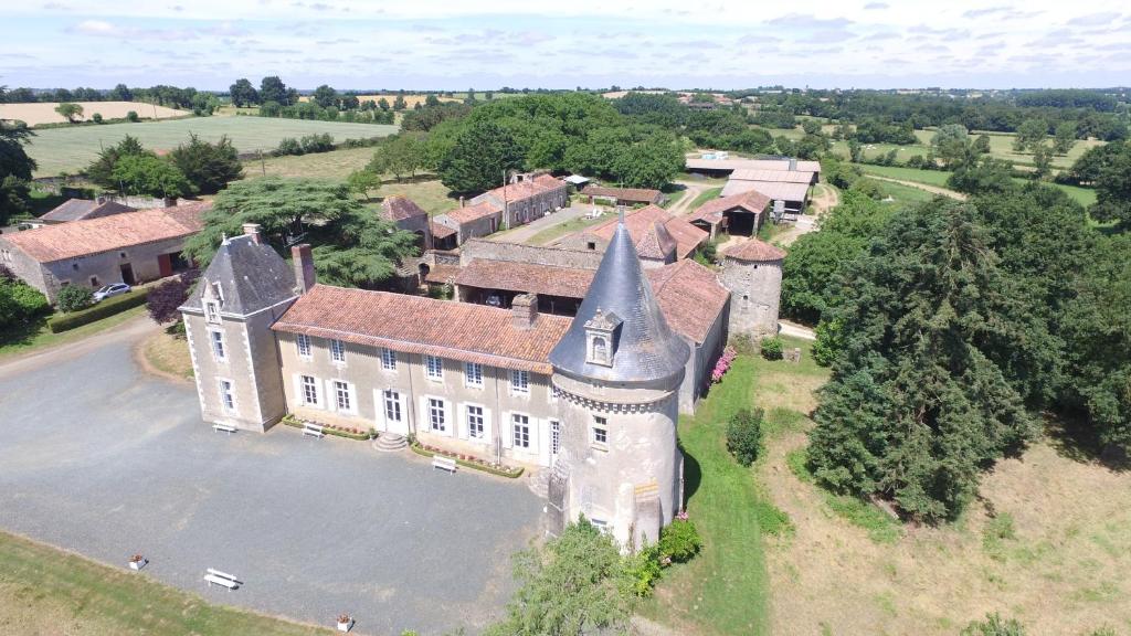 Maisons de vacances Manoir De Ponsay Manoir De Ponsay 85110 Chantonnay