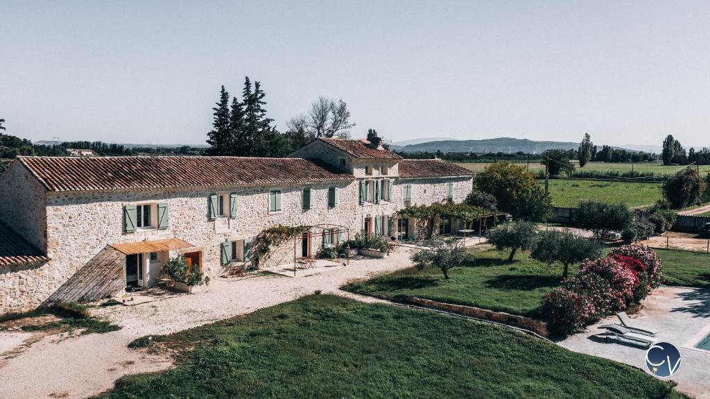 Maisons de vacances Mas de Baume, mas provençal au calme avec piscine 1245 Chemin de la Tamarisse 84840 Lapalud