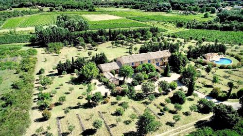 Mas des Lavandes - 3 gîtes de charme au calme avec grande piscine en Drôme-Provençale