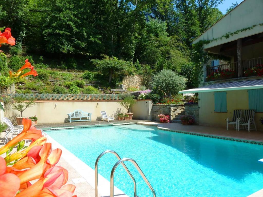 Maisons de vacances Mille Fleurs a romantic enchanting renovated luxury Bastide with shared pool 33 Chemin de la Croix du Coq 81100 Castres