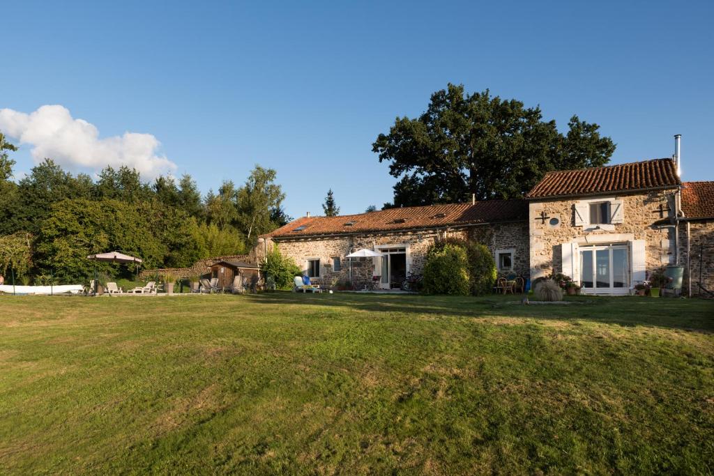 Maisons de vacances Oak Tree Gites 1 Chassagne 16220 Écuras