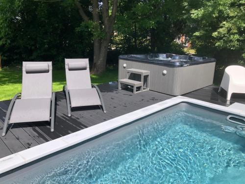 PAUSE NATURE Propriété avec PISCINE CHAUFFÉE, SPAs, SAUNA, HAMMAM Shower avec 8 chambres et 8 salles de bain privatives