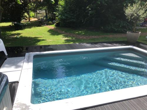 PAUSE NATURE Propriété avec PISCINE CHAUFFÉE, SPAs, SAUNA, HAMMAM Shower avec 8 chambres et 8 salles de bain privatives