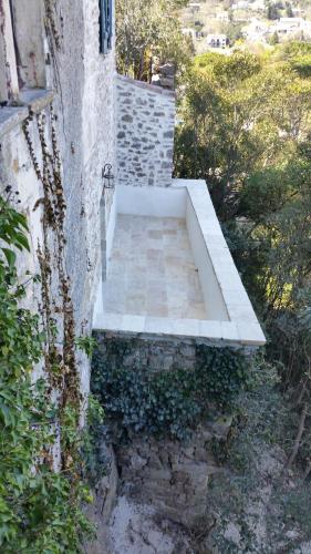 Petit appart dans dépendance château Salavas