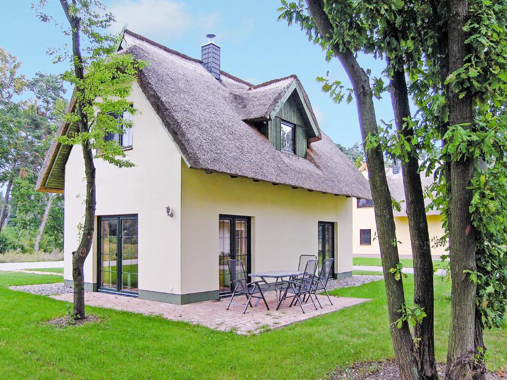 Maisons de vacances Reetdachhaus mit Sauna, Kamin & Terrasse - D 028.032 Steuermann´s Weg 3 17419 Zirchow