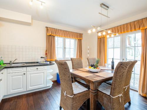 Reetdachhaus mit Sauna, Kamin & Terrasse - D 028.032