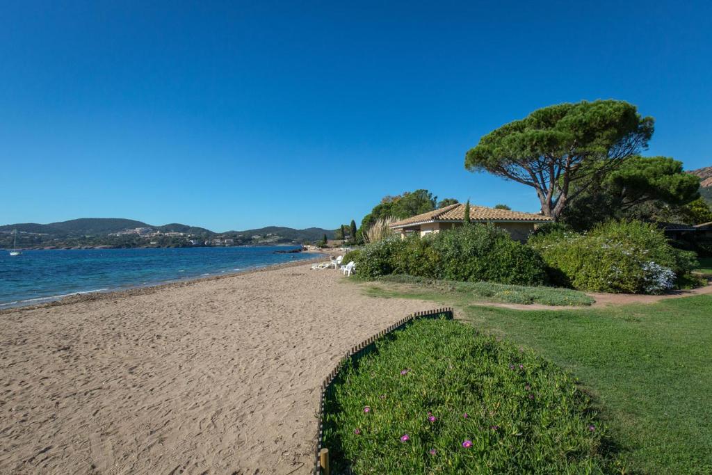 Maisons de vacances Résidence Agathos (un jardin sur la plage) 1510 bd de la Baumette 83530 Agay